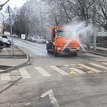 Дороги, тротуары и дворы масштабно продезинфицировали в Марьиной роще