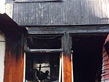Спасатели тушат пожар в жилом доме в Сочи на площади 150 кв. м