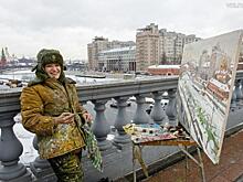 Художница, которой нравится творить под открытым небом