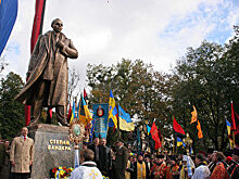 Украϊнська правда (Украина): Петлюра без бронзы, но в красках