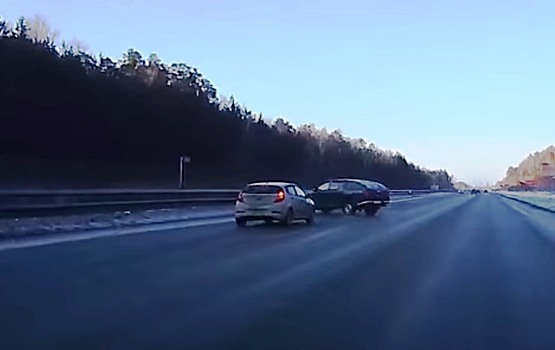 Дорожное видео недели: танцующий Mitsubishi на Серовском тракте и множество ДТП из-за снегопада