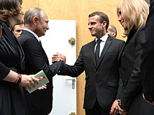Кто "сливает" в СМИ разговоры Путина и Макрона?