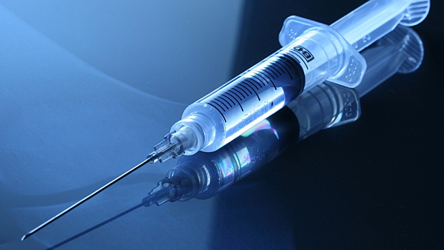 Шесть пациентов в Германии вместо вакцины от COVID-19 получили физраствор