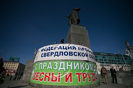 После вопроса Куйвашеву о Ленине коммунисты хотят запретить сносить памятники
