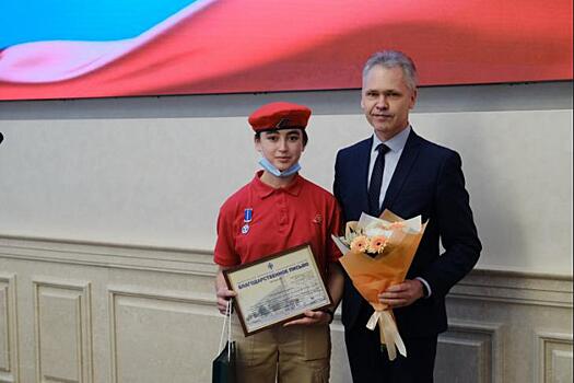 Шесть детей-героев наградили медалями в Новосибирской области