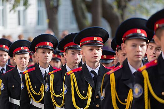 Петербург усиливает патриотическое воспитание: в ЗакСе одобрили поправки о служении Отечеству и защите исторической правды