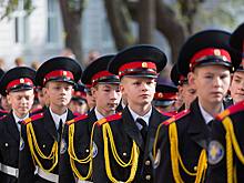 Петербург усиливает патриотическое воспитание: в ЗакСе одобрили поправки о служении Отечеству и защите исторической правды