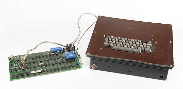 В США на аукцион выставили компьютер Apple-1