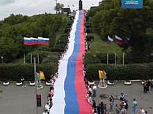 В Кувандыке развернули российский флаг длиной 120 метров