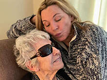 Звезда "Секса в большом городе" Ким Кэтролл объявила о смерти матери