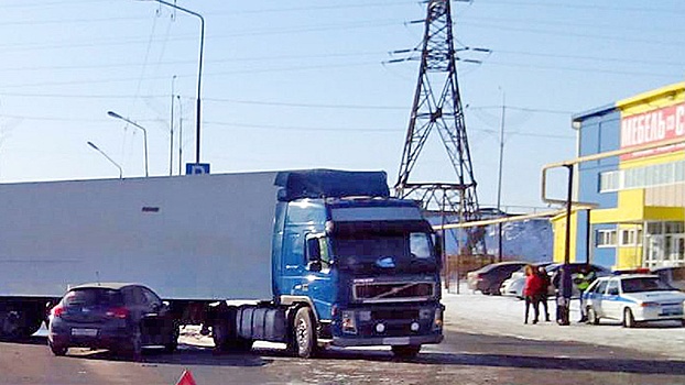 В Кургане школьник попал под грузовик