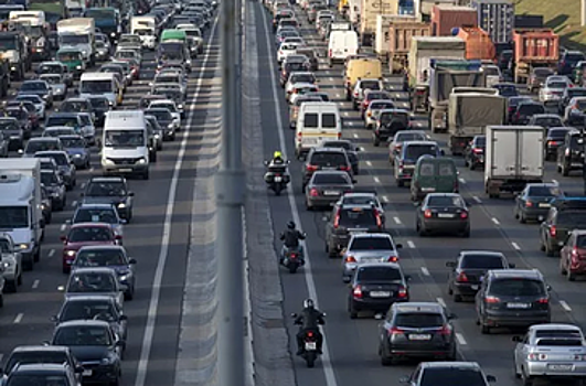 На МКАД образовалась пробка-гигант