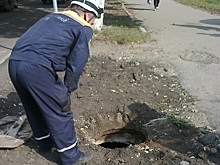 В Пензе на улице Ударной женщина провалилась в открытый люк