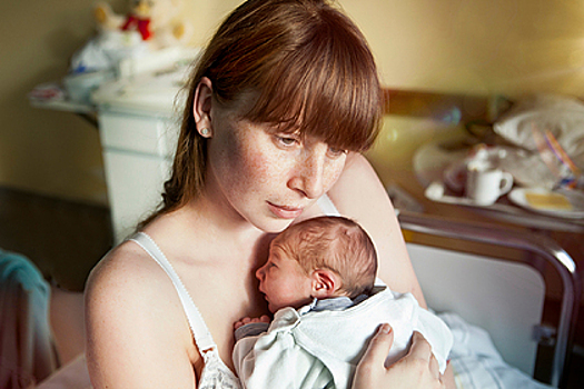 Рождение детей становится испытанием для миллионов россиян. Как им помочь?