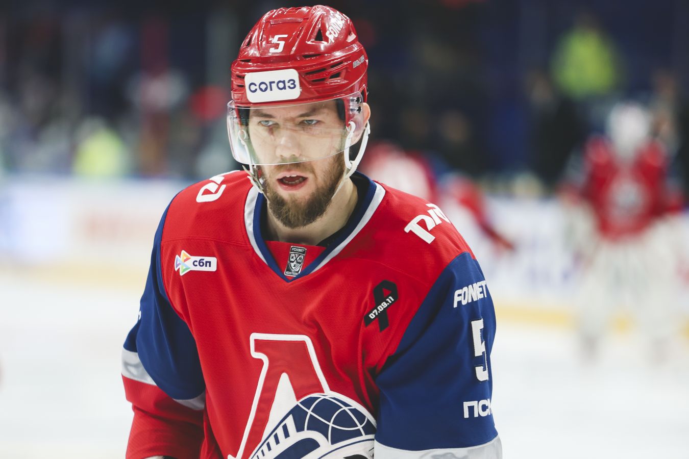 Защитник&nbsp; «Локомотива» Береглазов забросил шайбу в свои ворота в матче с «Авангардом»