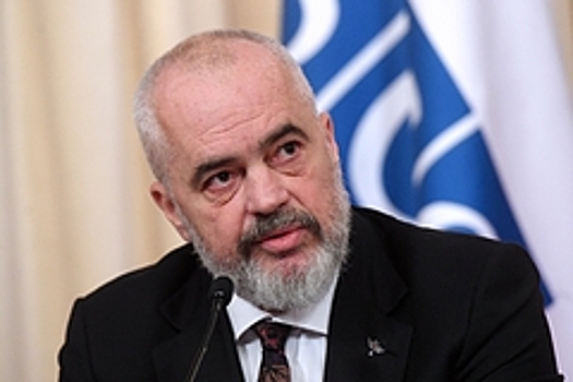Премьера Албании сняли с рейса из-за отказа надеть маску