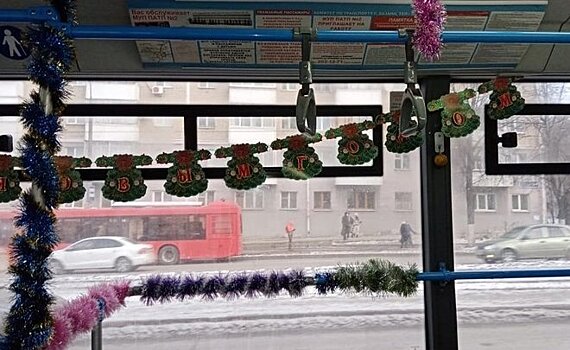 В Казани на маршруты вышли первые новогодние автобусы