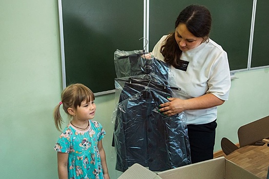 В Тверской области начали выдавать бесплатную школьную форму