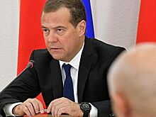 Медведев поручил регионам устранить отставание по "дорожному" нацпроекту