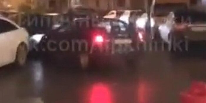 Пьяная женщина протаранила несколько автомобилей в Химках