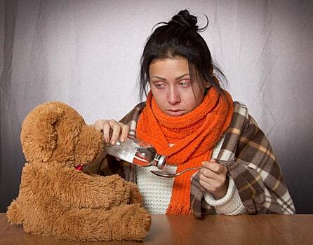 Терапевт назвал единственный опасный симптом при простуде