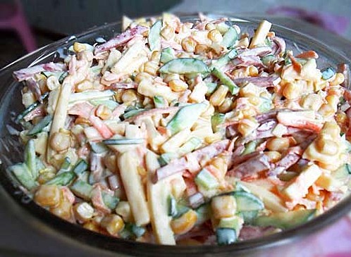 Салат: Кукуруза, Колбаса, Огурец, Сыр, Яйцо. Рецепт С Фото