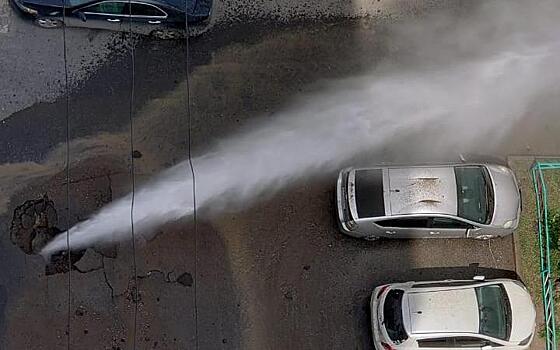 В Хабаровске «выстрелил» гигантский столб кипятка