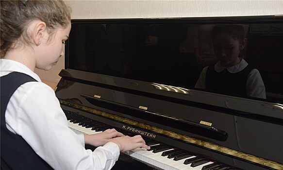 Новые музыкальные инструменты поступили в Детскую школу искусств в Среднеколымске в рамках нацпроекта "Культура"