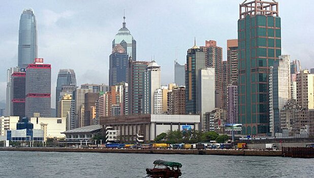 Пекин планирует заменить главу Гонконга