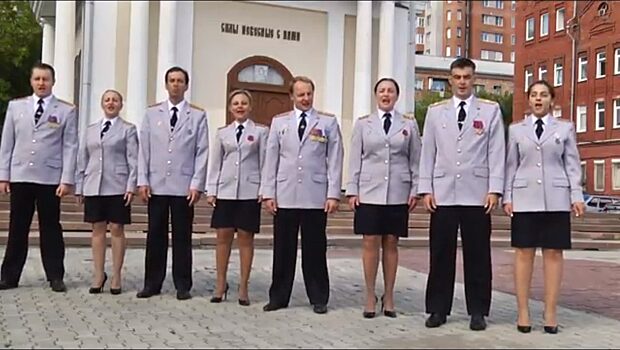 Красноярские полицейские сняли клип в честь Дня российского флага