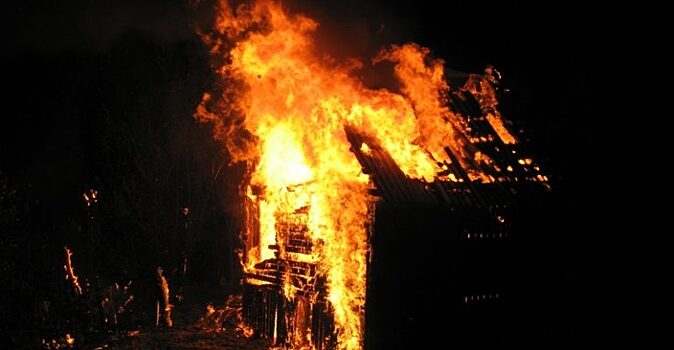В Югре на пожаре в дачном доме погиб ребенок