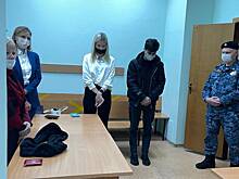 Суд приговорил к 10 месяцам колонии участников вульгарной фотосессии у храма Василия Блаженного