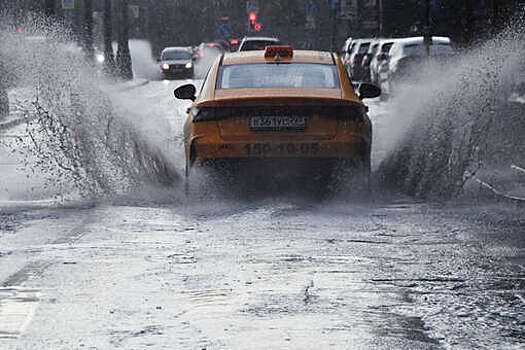 Движение на внешней стороне 16-го километра МКАД восстановили после ливня