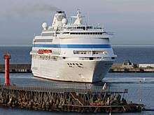 Застрявший в Турции лайнер с сотнями россиян вернулся в Сочи