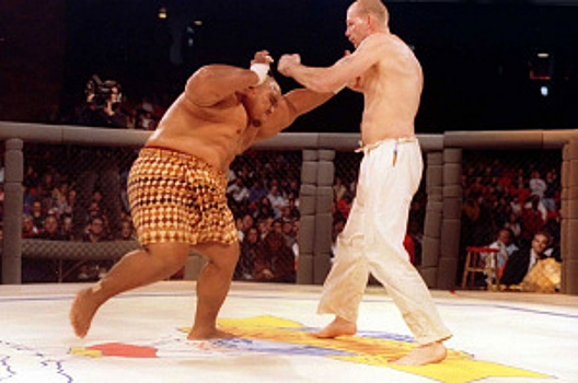 28 лет назад. Видео первого боя в истории UFC: сумо против савата