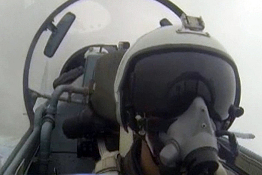 Полет Су-35 на сверхнизкой высоте попал на видео