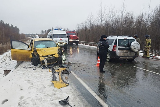 На севере Свердловской области из-за смертельного ДТП перекрыли трассу