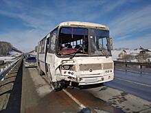 В Новосибирской области произошло дорожно-транспортное происшествие с участием пассажирского автобуса