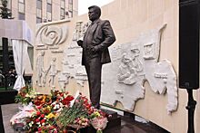 Памятник Святославу Федорову открыли в САО