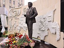 Памятник Святославу Федорову открыли в САО