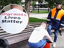 Пушков высмеял вставшего на колено перед мигрантом