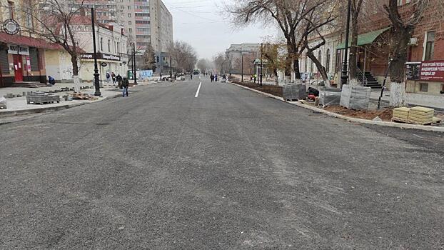 На улице Володарского в Оренбурге нанесли дорожную разметку для двух полос
