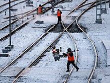 Грузовой поезд сошел с рельсов в российском регионе