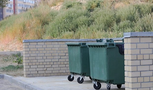 Мусорный бункер под Волгоградом завалили мешками с жидкими отходами