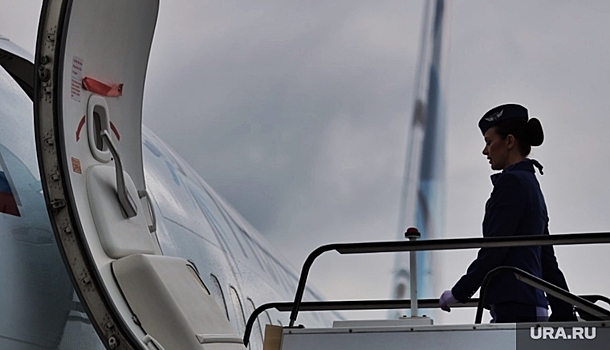 Стюардессы Utair по дешевке продают форму на «Авито»
