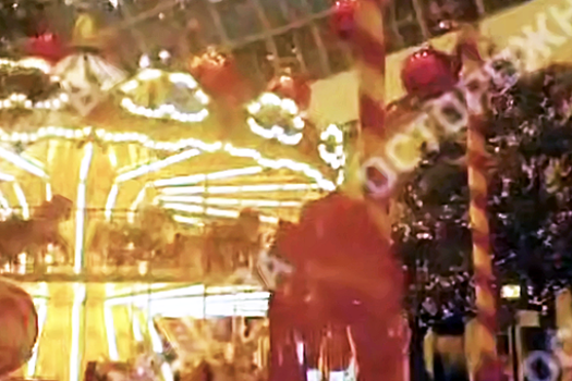 В Москве люди застряли на аттракционе в парке развлечений "Остров мечты"