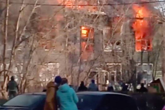 Устроенный российскими школьниками смертельный пожар попал на видео