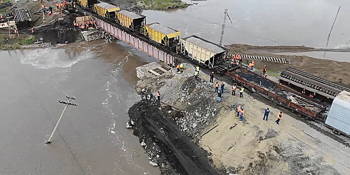 Первые поезда в тестовом режиме пересекли железнодорожный мост в Забайкалье