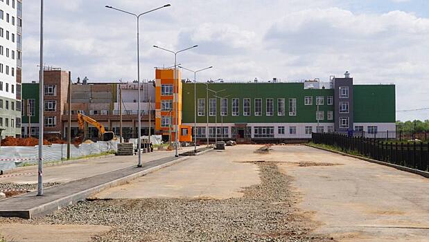 Строительство крупнейшей школы в Оренбурге близится к завершению