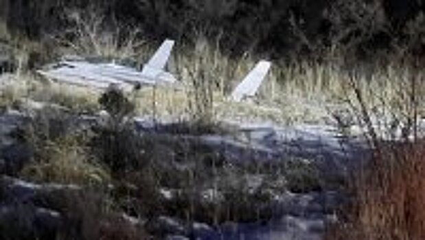 После аварии самолета Rutan Long-EZ пилот чудом остался жив и прошел по горам 10 км